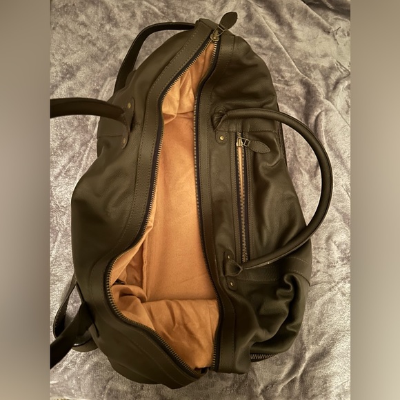 Unisex Leather Duffle Bag - Picture 5 of 8